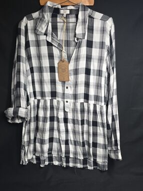 True Craft Black and White Plaid Button-Up Shirt
